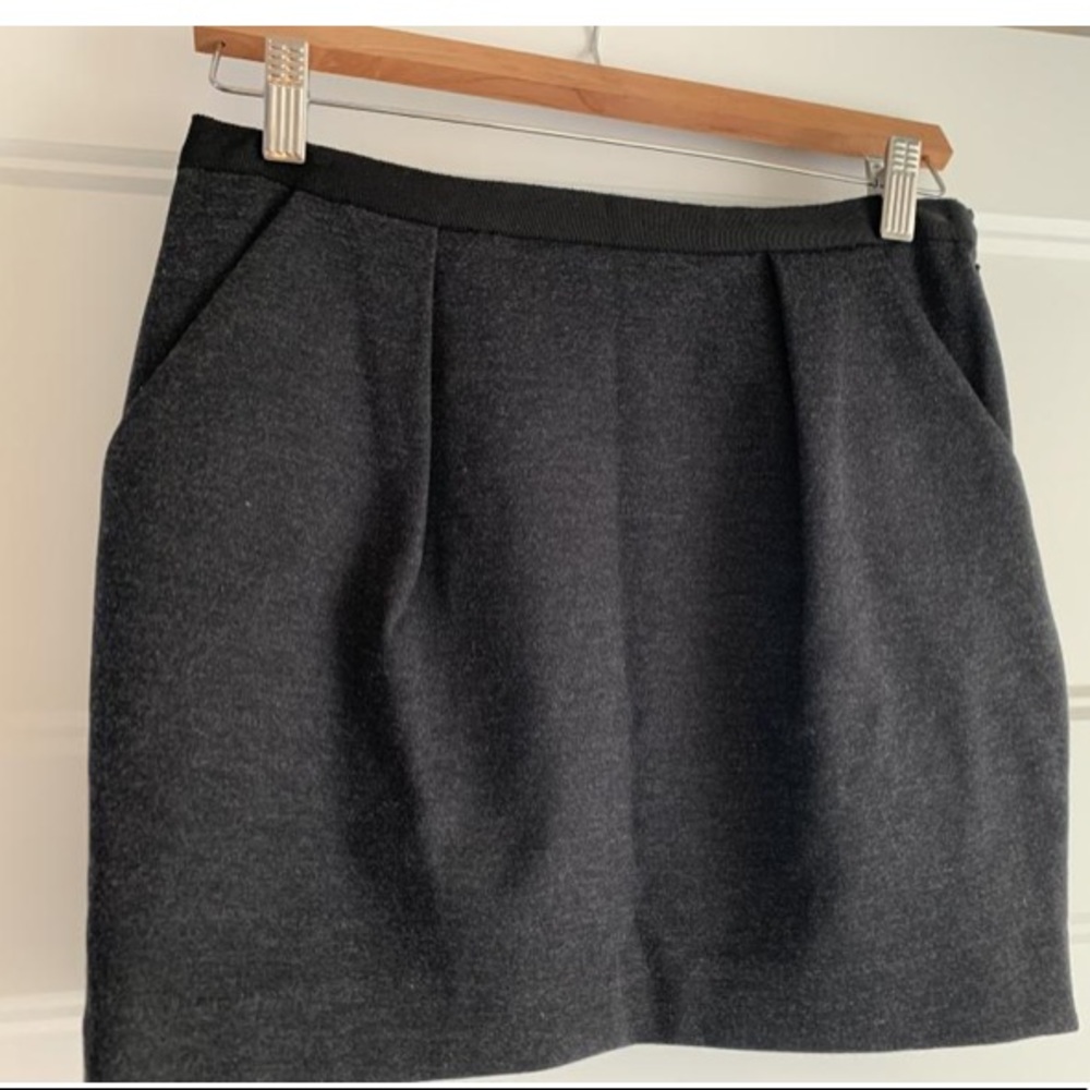Elizabeth and James Mini Skirt ♣️